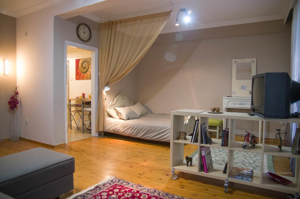 Apartment Bitter Lemon Studio