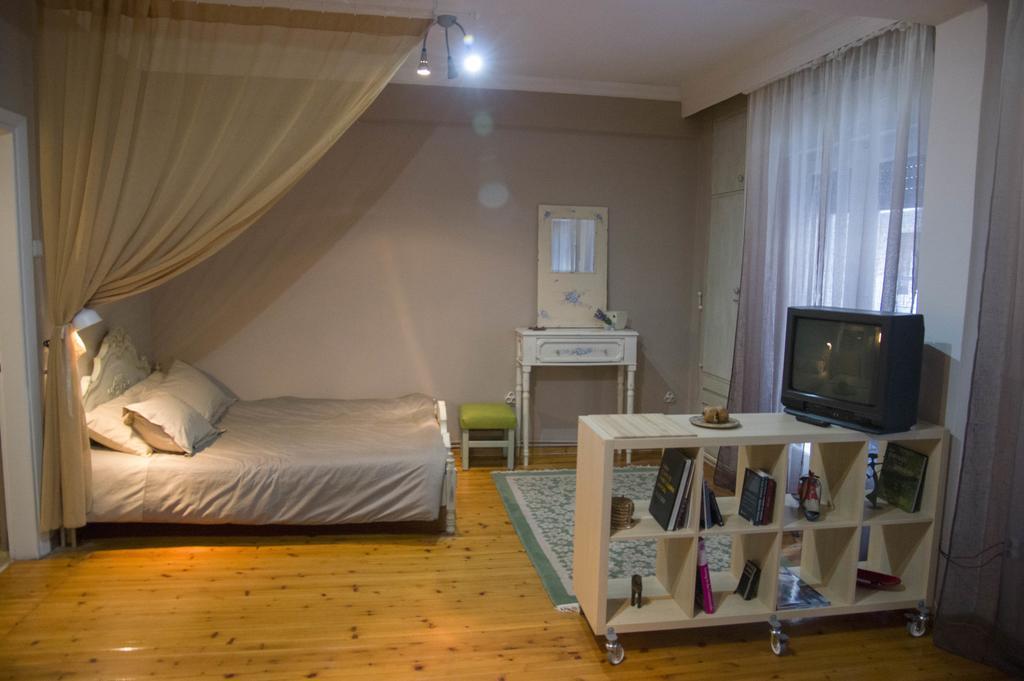 Apartment Bitter Lemon Studio